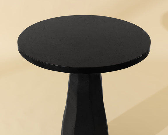 Kliff Bar Table