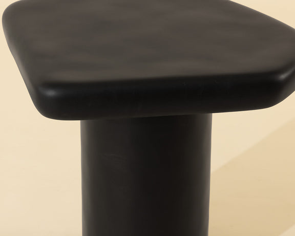 Detti End Table