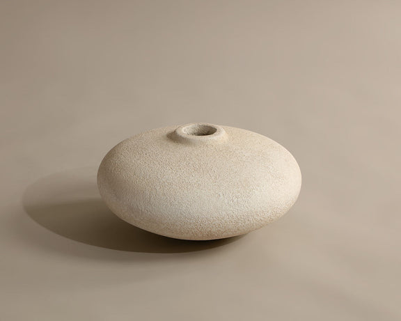 Eryne Vase