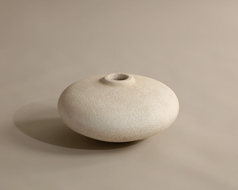 Eryne Vase