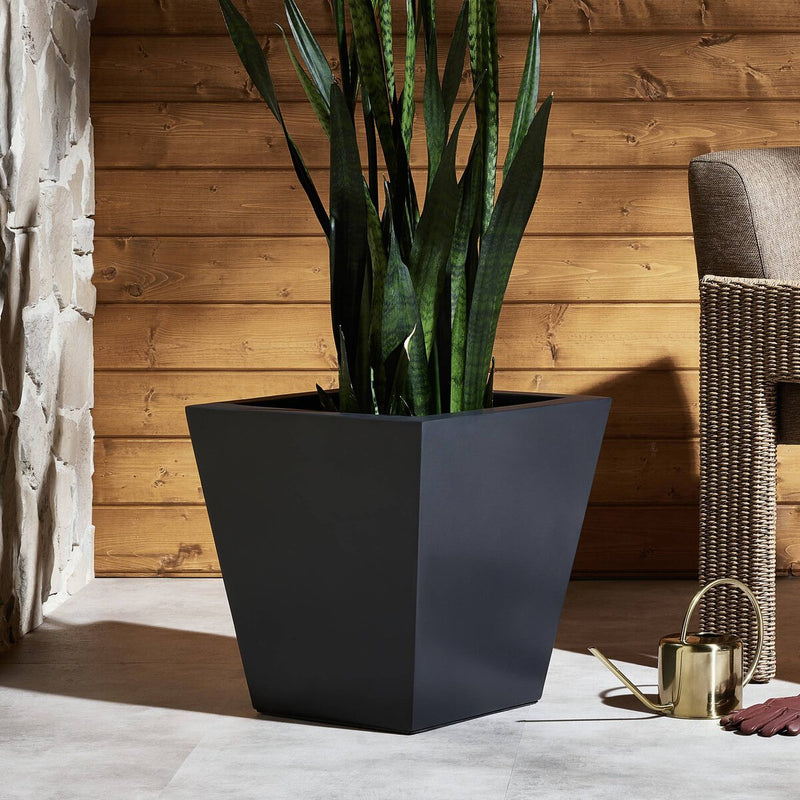 Koto Planter - Black Concrete