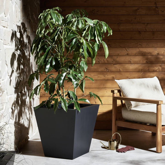 Koto Planter - Black Concrete