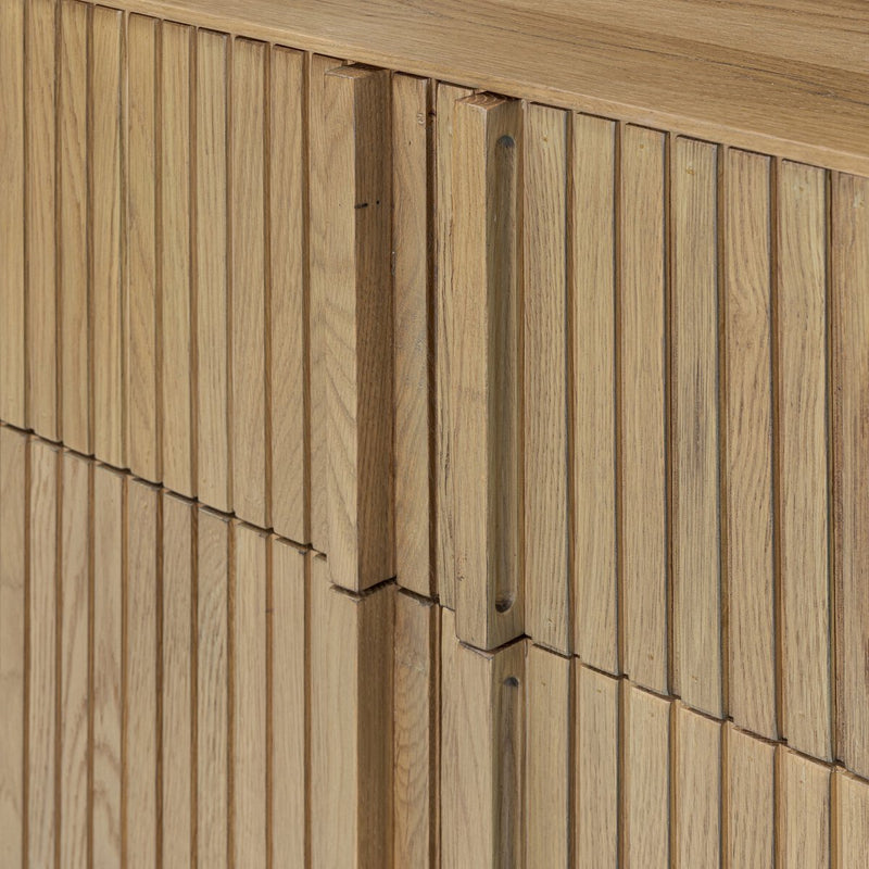 Leo 8 Drawer Dresser - Rustic Light Natural Oak