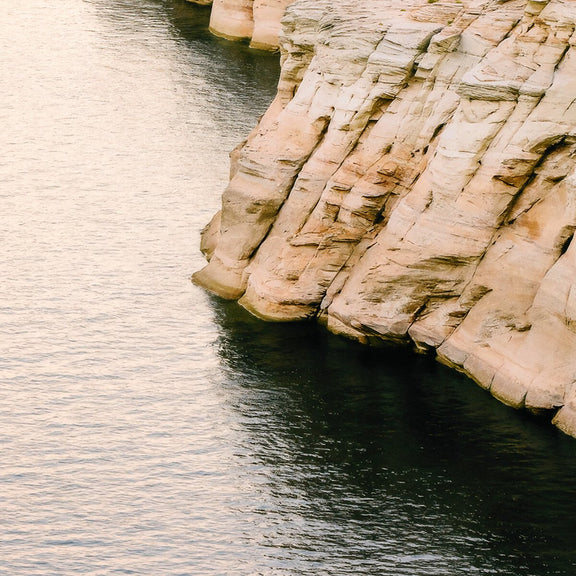 Lake Powell by Wesley and Emma Teague - White Oak Floater