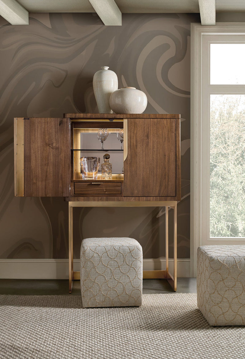 Eleana Bar on Stand